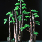 In foto un bonsai realizzato con perline e legno da Myriam Collini Maraziti.